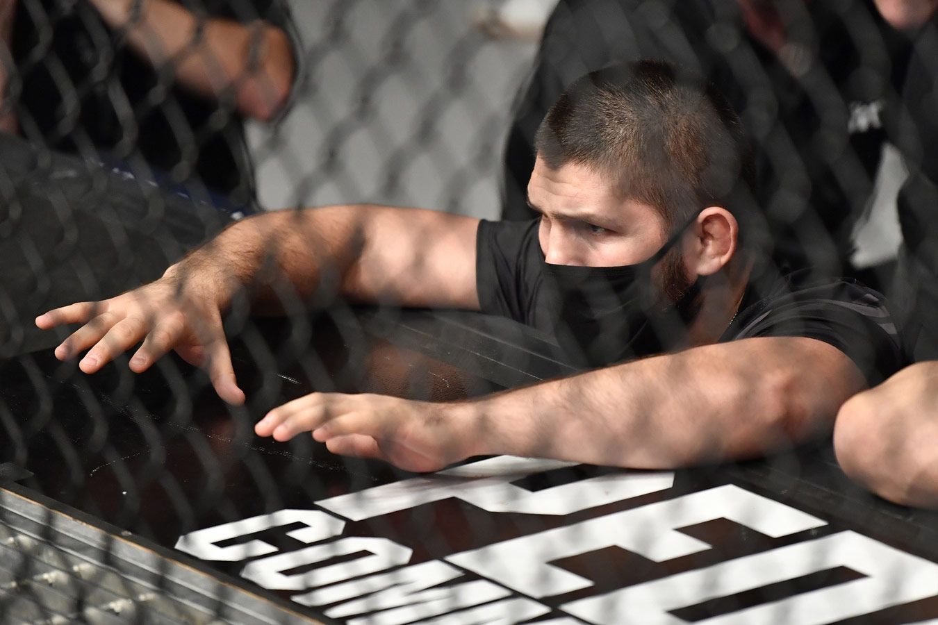 Потом оба стали чемпионами UFC. Хабиб показал фото с Махачевым 11-летней давности