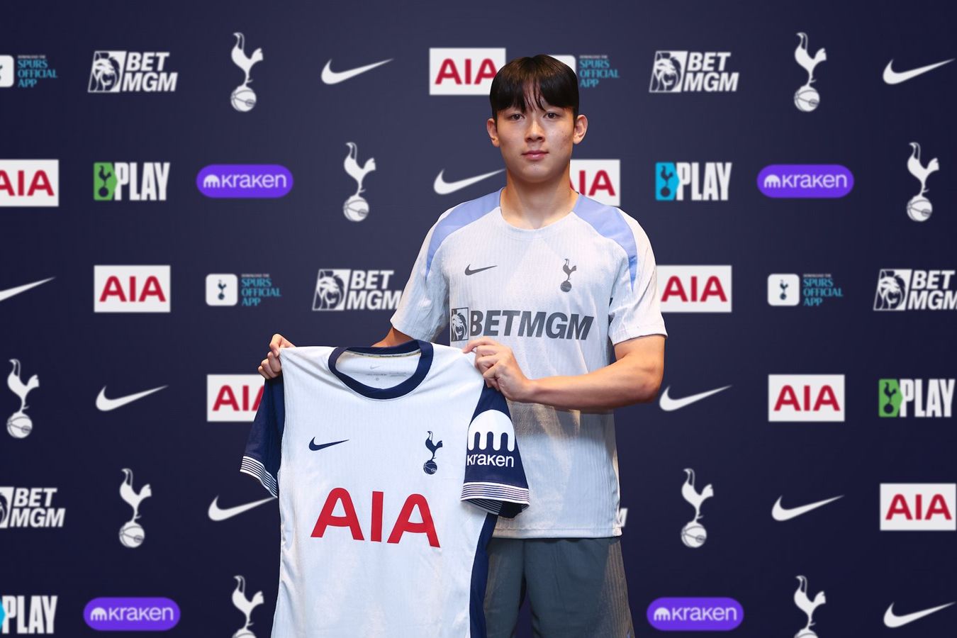 «Тоттенхэм» объявил о подписании 18-летнего южнокорейского футболиста