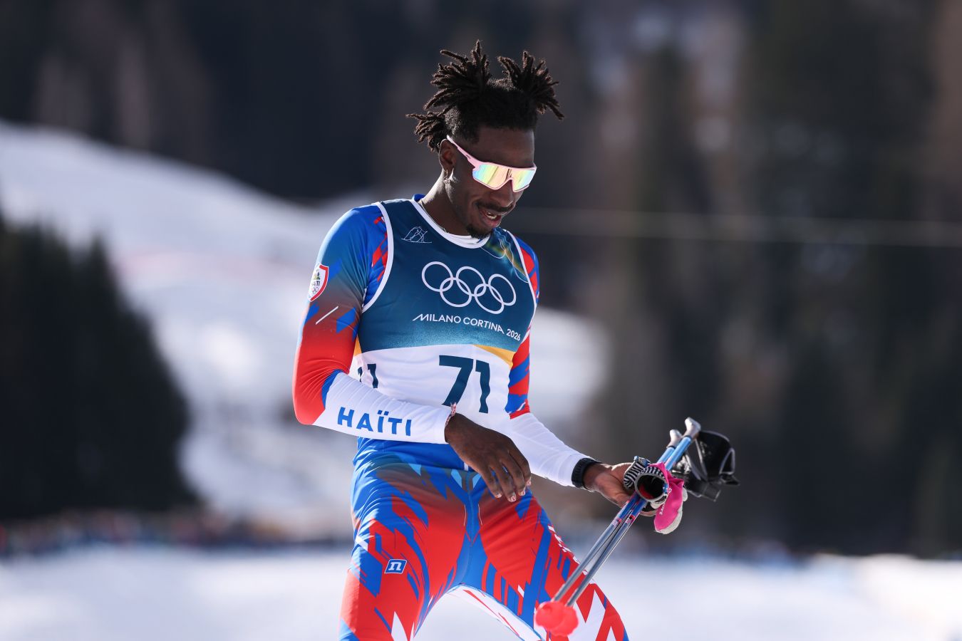 Колоритный лыжник из Гаити стал звездой Олимпиады. Как он туда вообще попал?