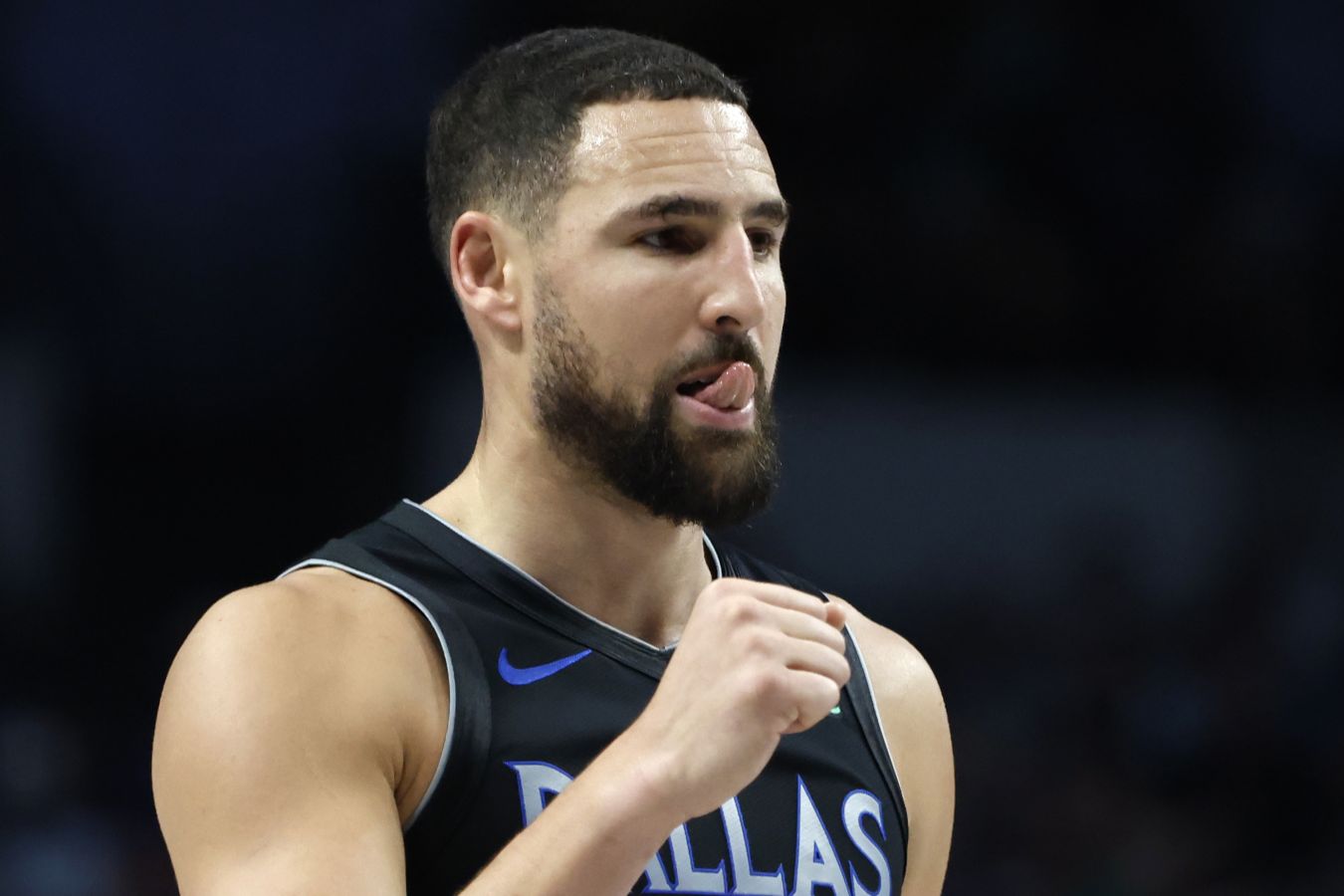 Клэй Томпсон занял четвёртое место в истории НБА по точным трёхочковым броскам