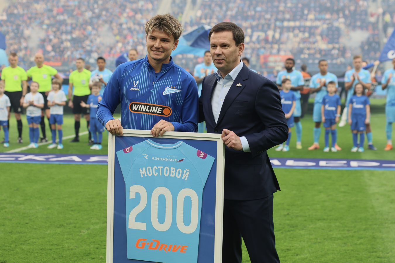 Это связано с личной жизнью. Лепсая о непопадании Мостового в состав Зенита