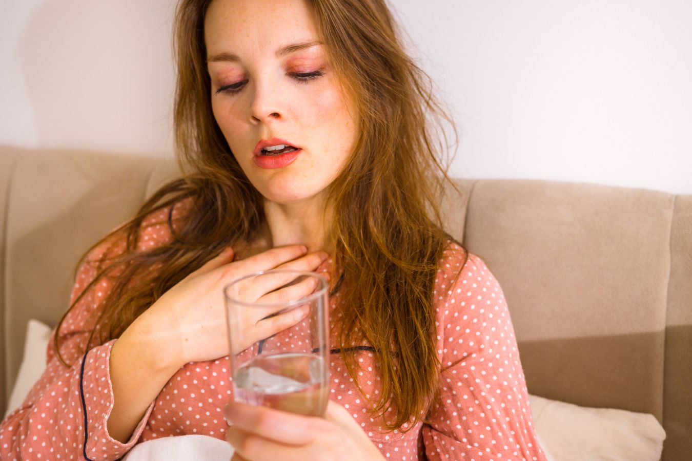 Выброс желчи в желудок — причины, симптомы и лечение