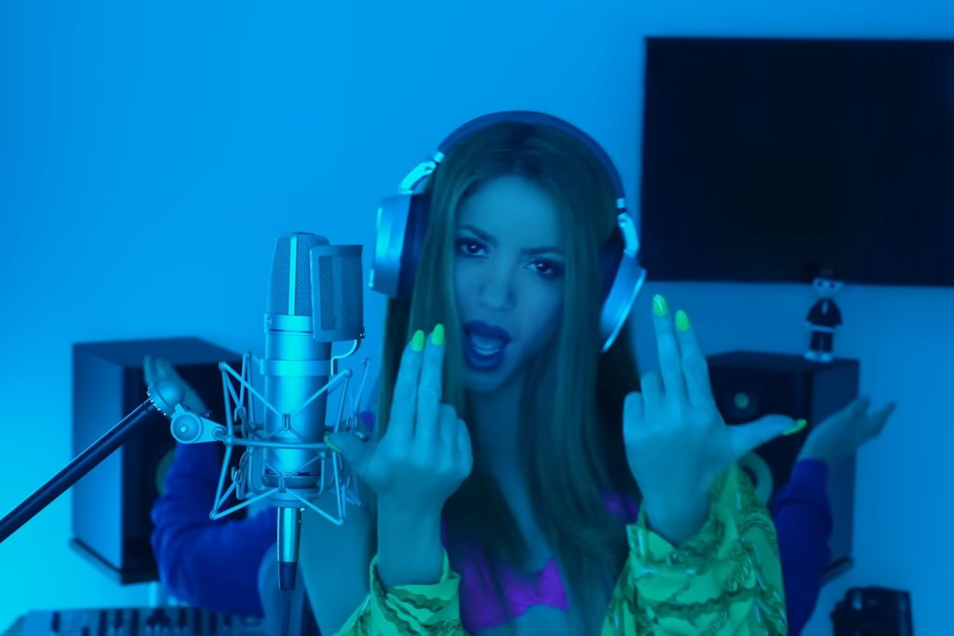 Новый трек Шакиры поставил рекорд YouTube. В нём она высмеивает бывшего мужа Жерара Пике