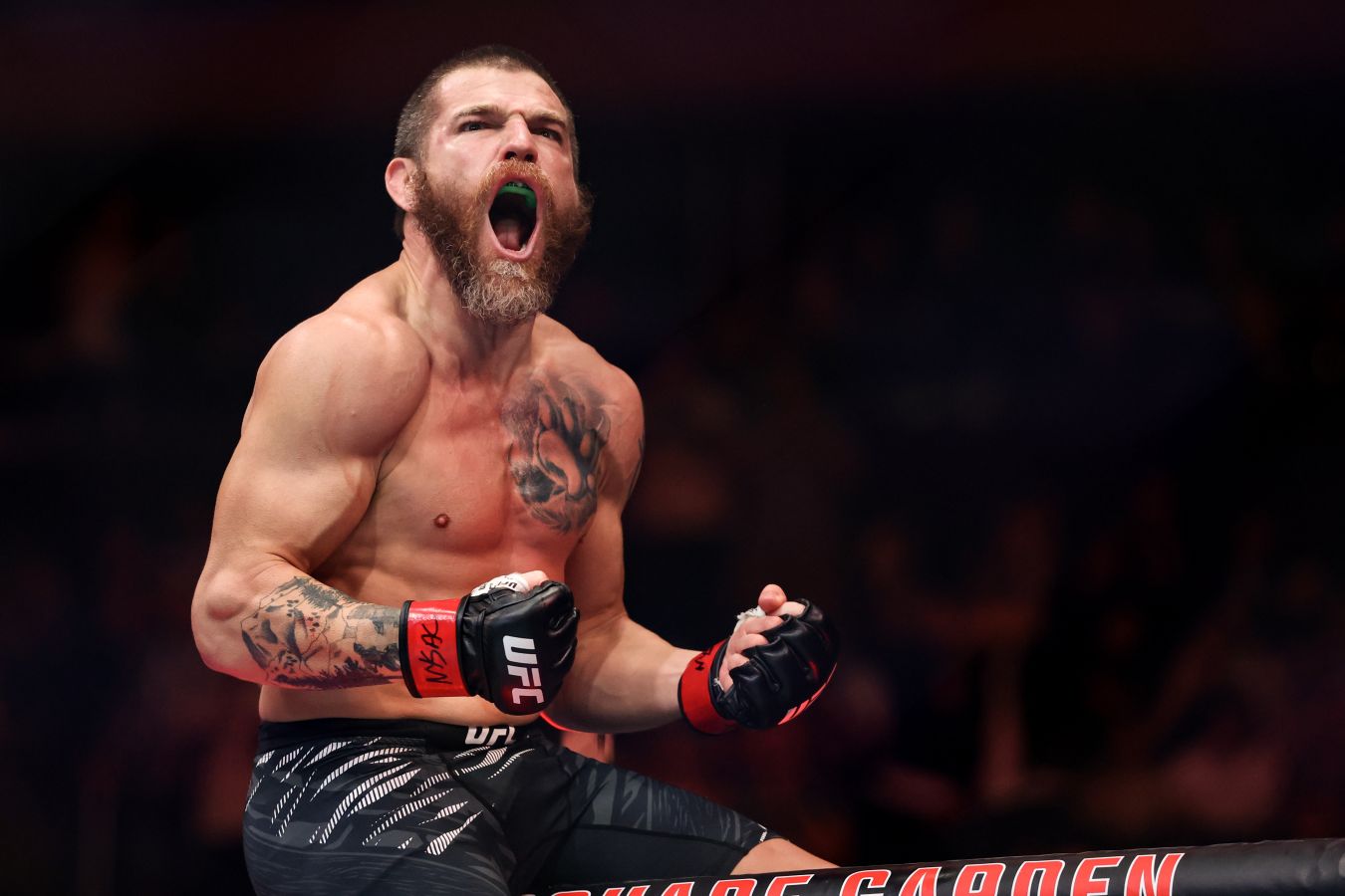42-летний Джим Миллер победил на UFC 328 и обновил два рекорда в лиге