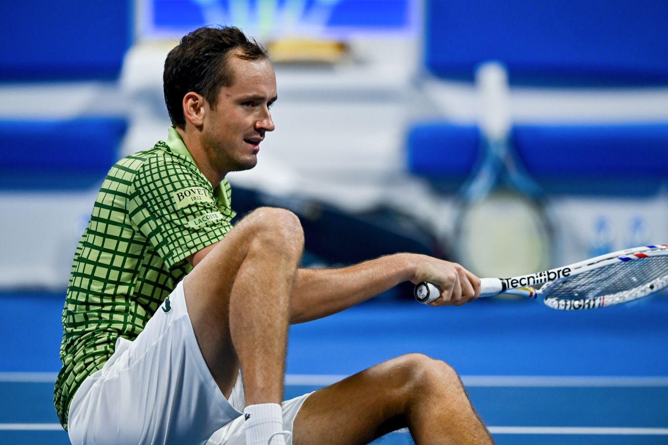 Медведев впервые за 4 года проиграл Циципасу! И сорвал российское дерби в 1/4 финала Дохи