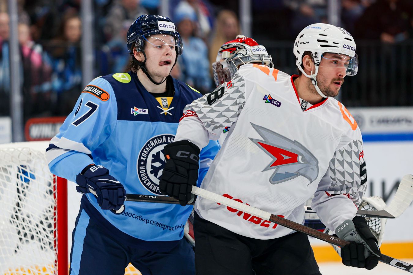 «Сибирь» обыграла «Авангард», «Спартак» уступил в московском дерби. Итоги дня в КХЛ
