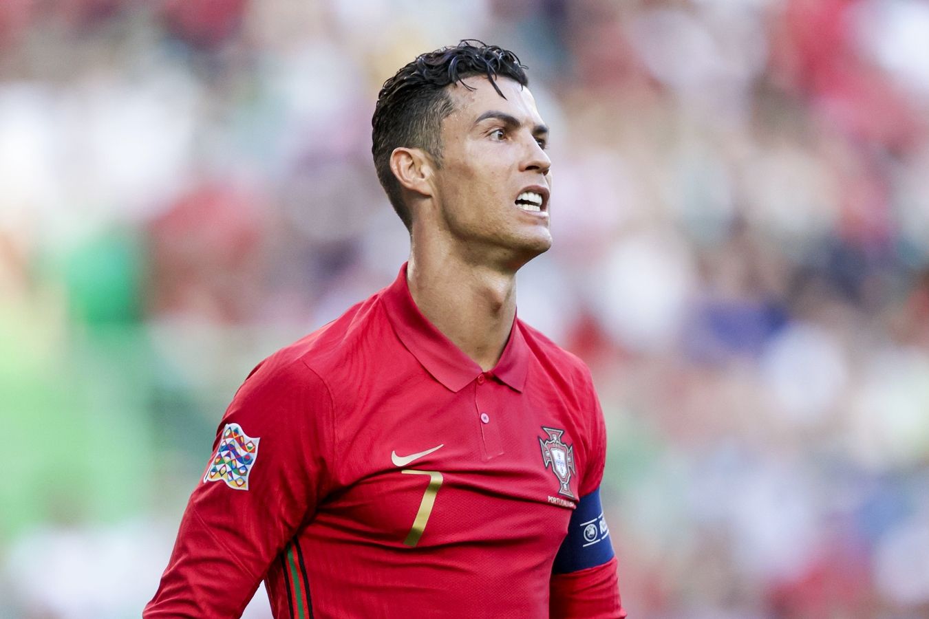 Роналду накричал на арбитра после поражения сборной Португалии в матче со Словенией
