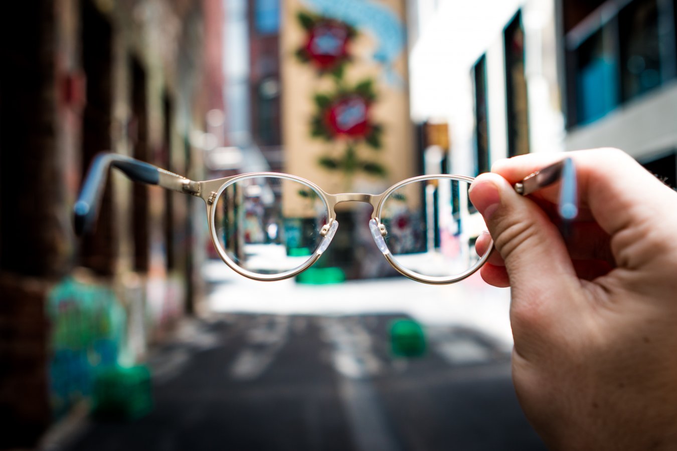 «Не хочу носить очки!» – справляемся с комплексами и спасаем зрение
