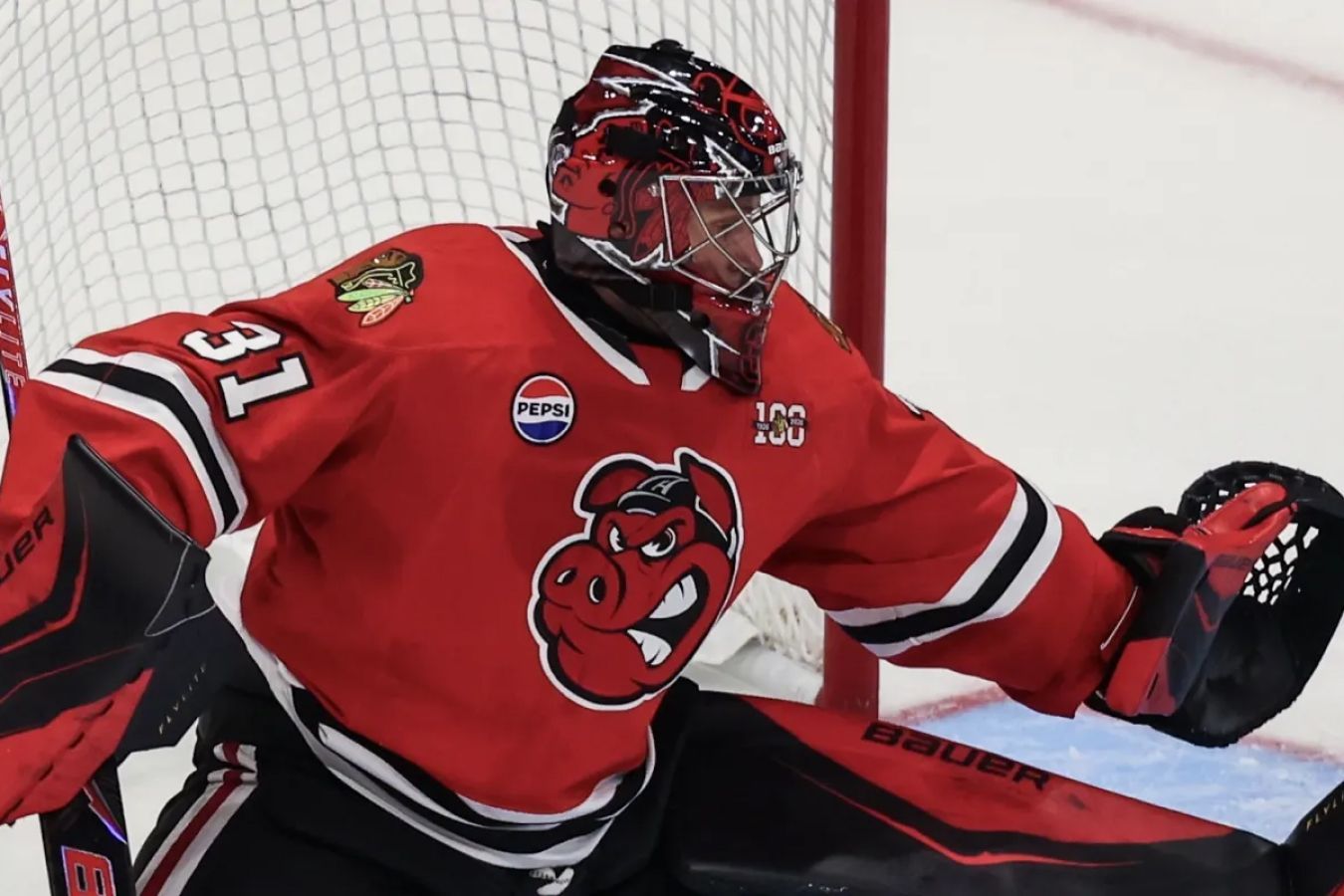 Чикаго вызвал из АХЛ российского вратаря Станислава Бережного