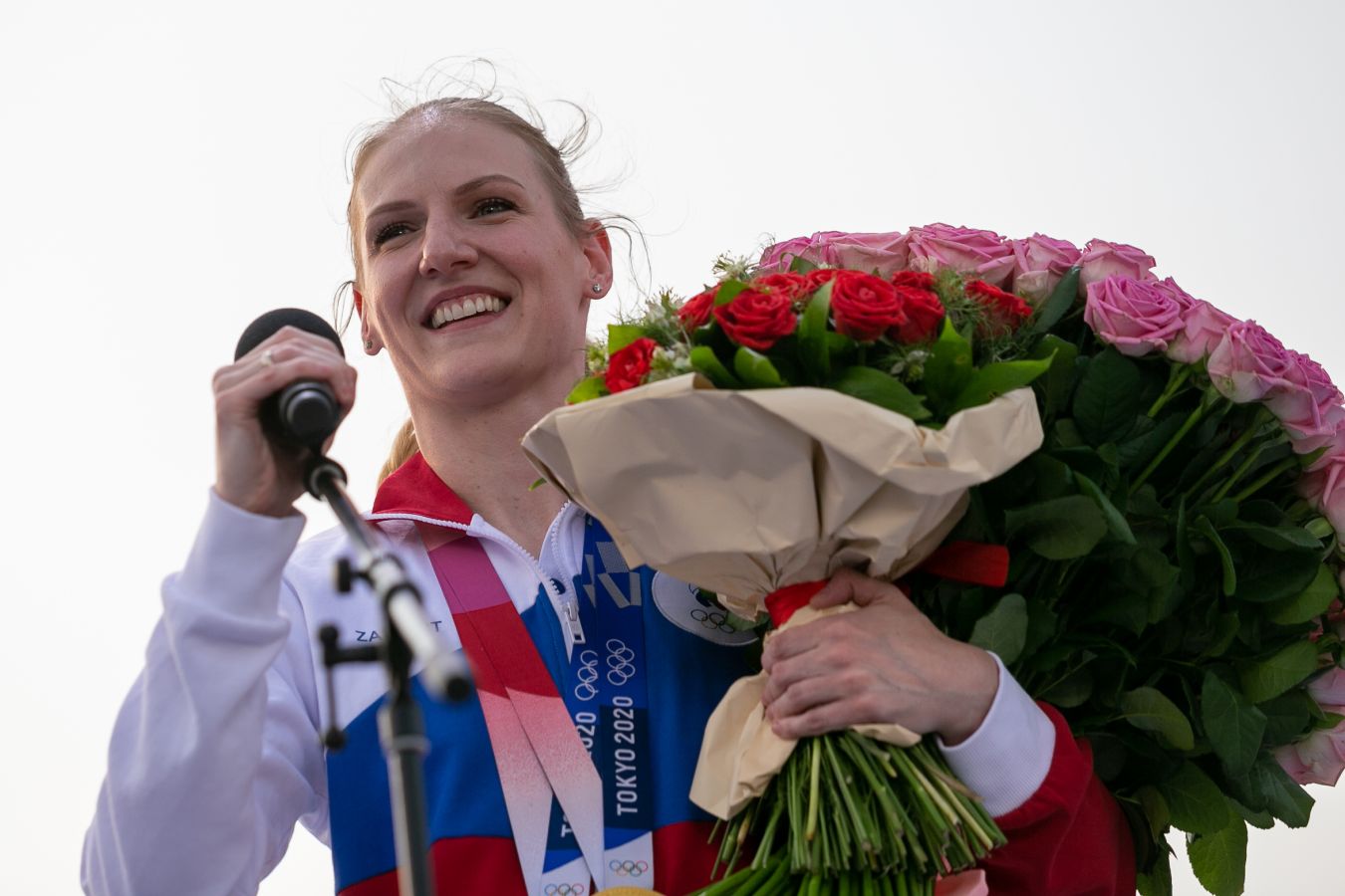 Как вам мой образ. Ромашина выложила фото в компании Александра Мостового