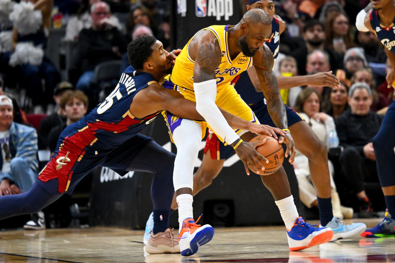 29 очков Дончича и 11 очков Леброна не спасли Лейкерс от разгрома в Кливленде