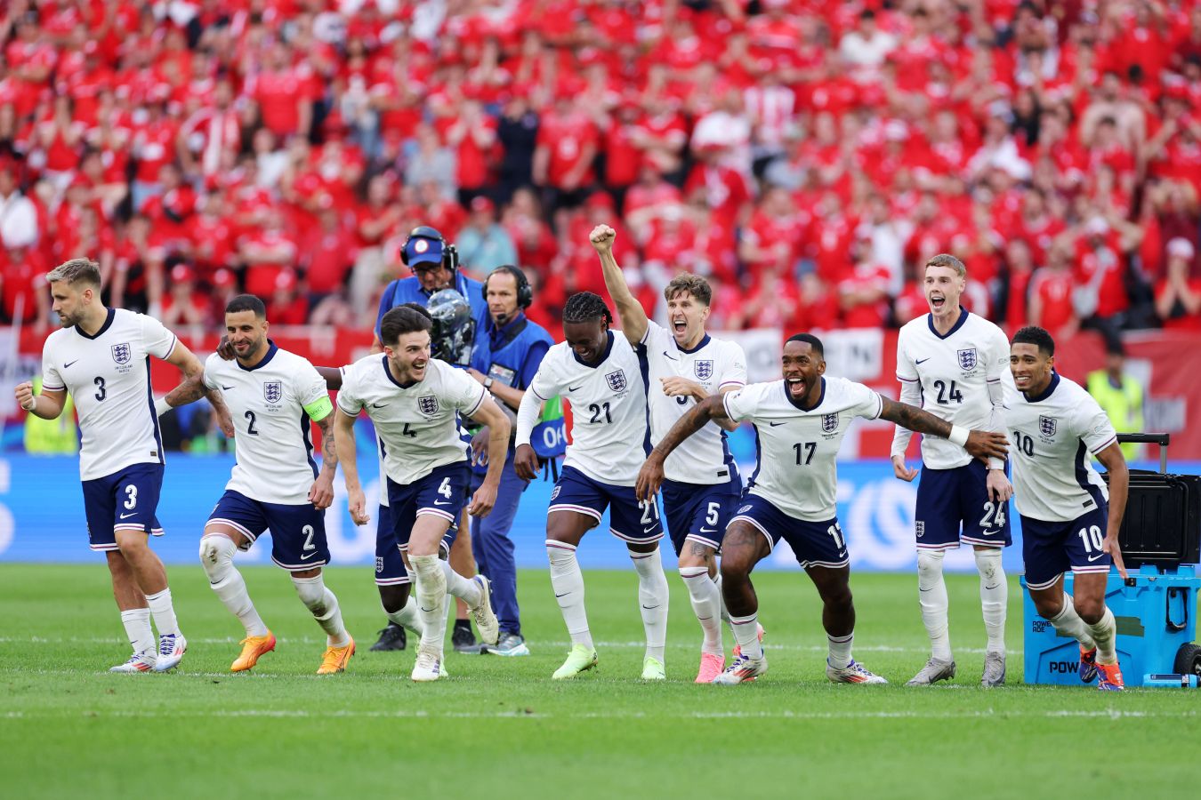 Фото: эмоции игроков сборной Англии после выхода в полуфинал Евро-2024