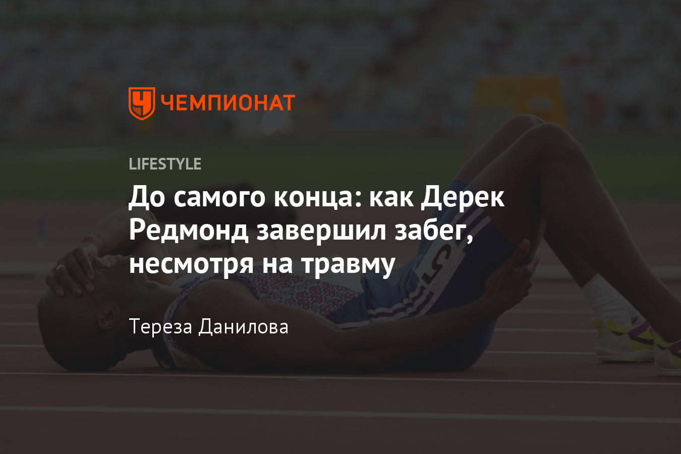 Спортсменка Raven Redmond показывает натуральные сиськи и бритую щелку