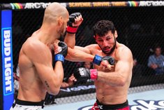 Друг Перейры избил Бекоева в кровавом поединке