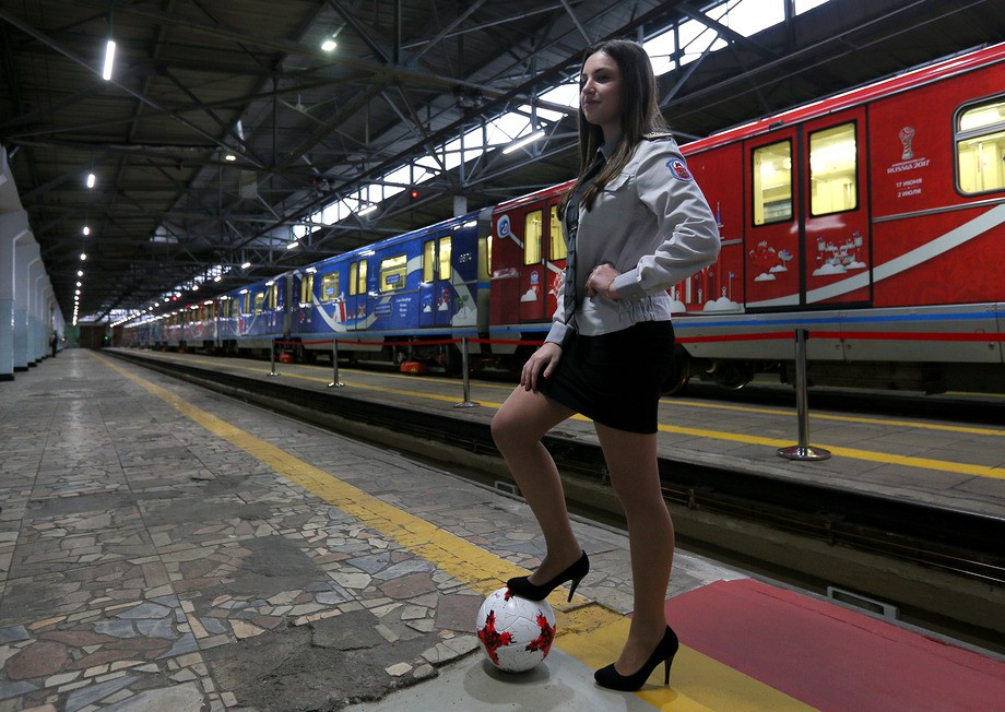 В московском метро запущен поезд посвящённый кубку конфедераций В московском метро запущен поезд посвящённый кубку конфедераций