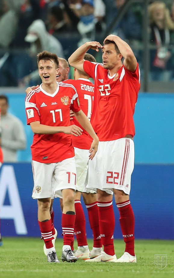 840703-aleksandr-golovin-i-artjom-dzjuba