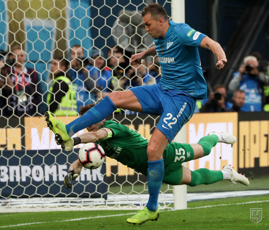 881421-igor-akinfeev-i-artjom-dzjuba.jpg