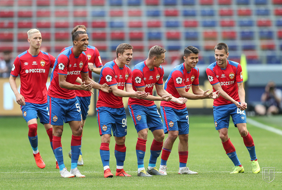 882515-igroki-cska-prazdnujut-gol.jpg