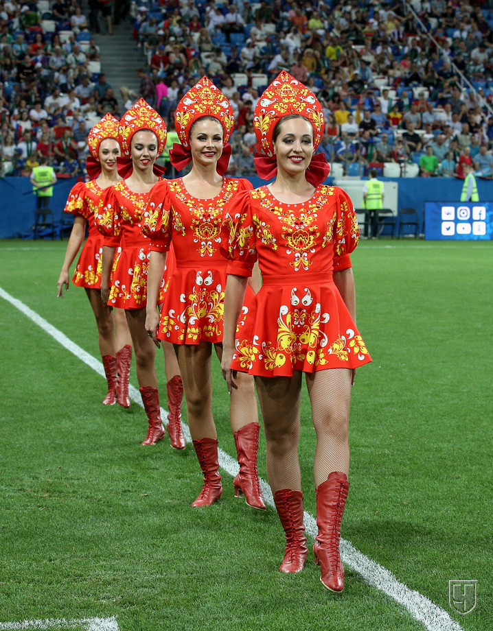 884721-devushki-v-narodnyh-kostjumah.jpg
