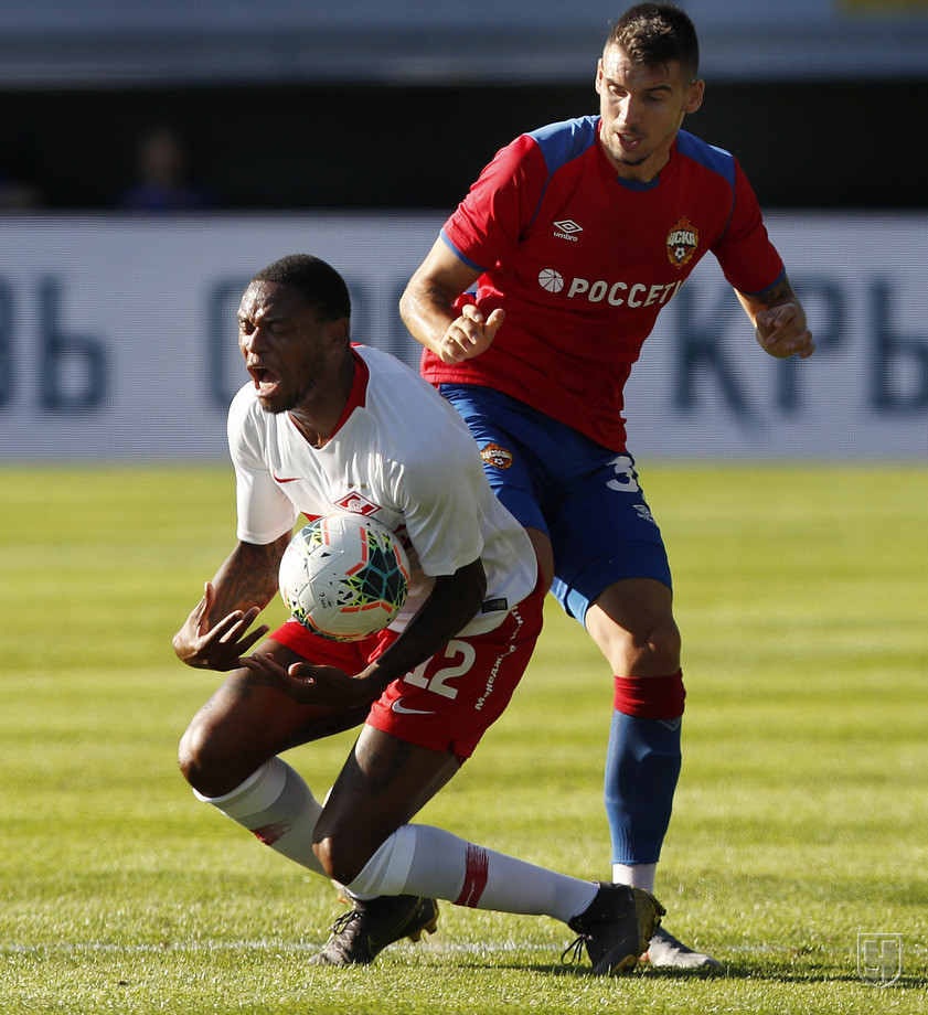 885465-luis-adriano-i-zvonimir-sharlija.