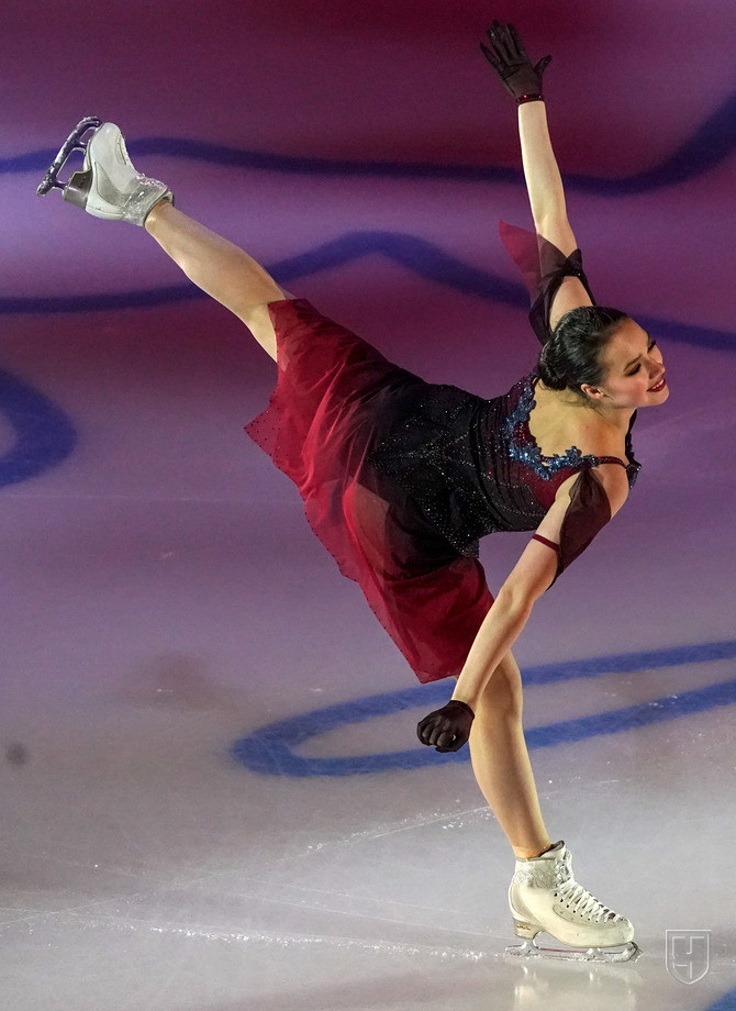 https://img.championat.com/photo/23/23475/full/946907-alina-zagitova.jpg