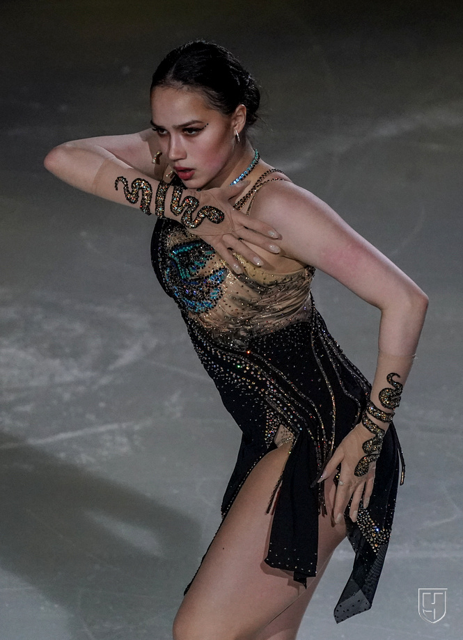 https://img.championat.com/photo/23/23659/full/955269-alina-zagitova.jpg