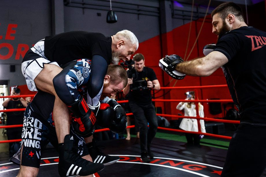 Новое имя емельяненко. Емельяненко Коваленко. Емельяненко Коваленко кард.