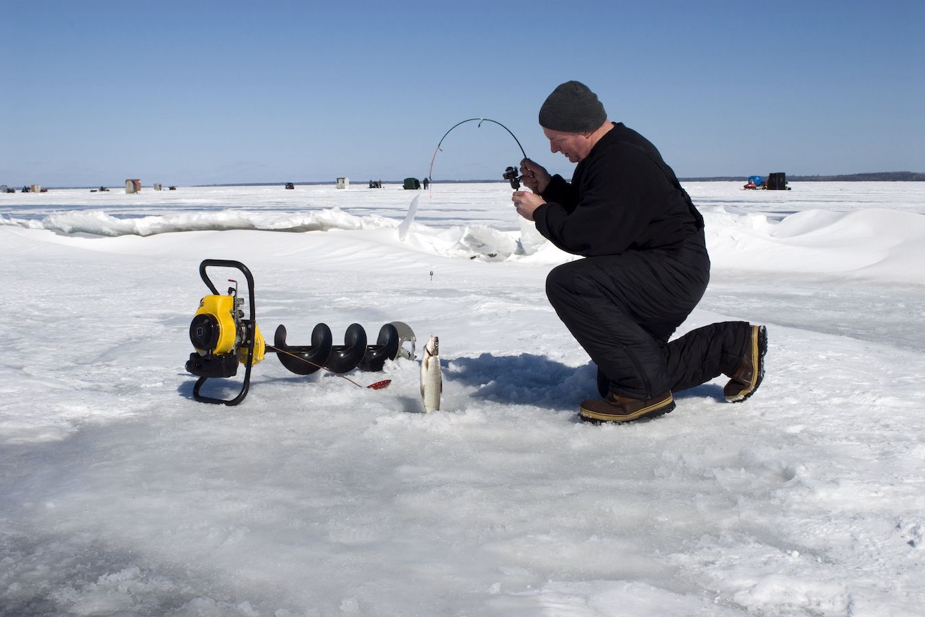 Ice fishing. Зимняя рыбалка. Подледная рыбалка. Ice Fishing рыбалка. Подледник для зимней рыбалки.