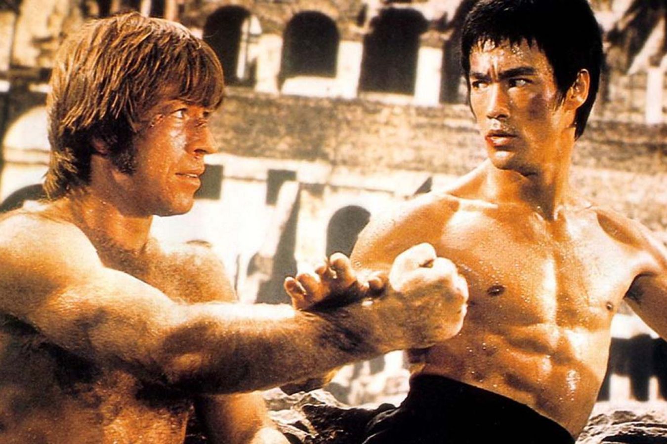 Де брюс. Chuck Norris Bruce Lee. Чак Норрис и Брюс ли. Брюс ли Чак Норрис поединок. Чак Норрис и Брюс ли бой.