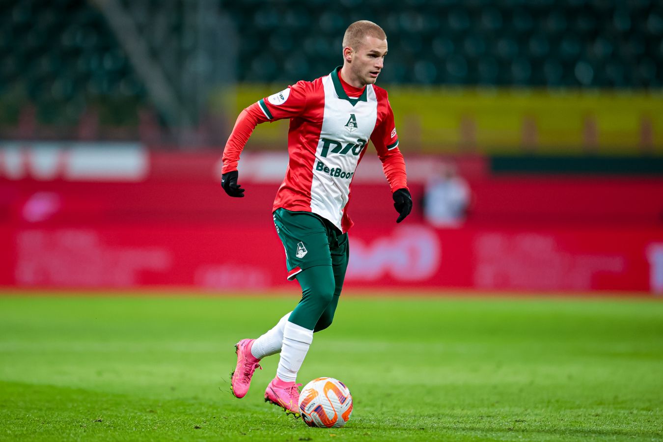 Сергей Пиняев («Локомотив») Сергей Пиняев («Локомотив»)