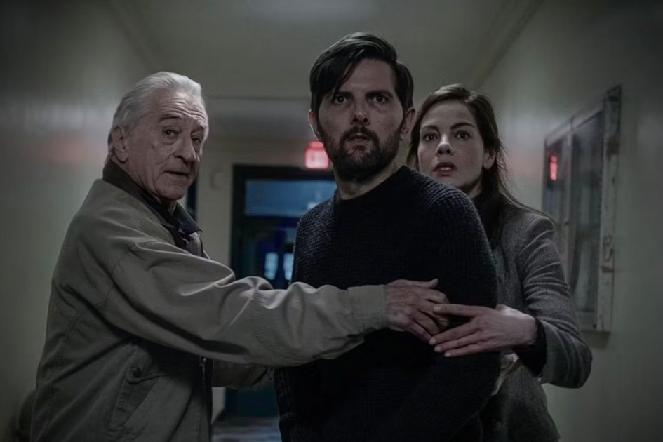 Netflix показал трейлер триллера «Шёпот за окном» с Де Ниро
