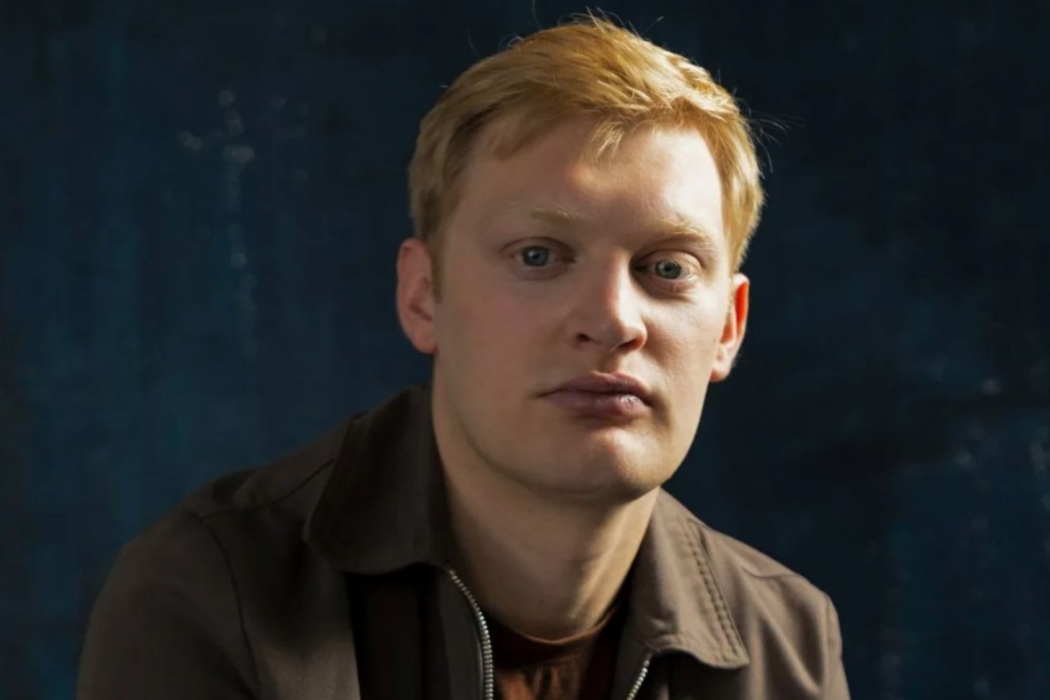 Керри Баркер подписал контракт с Universal Pictures