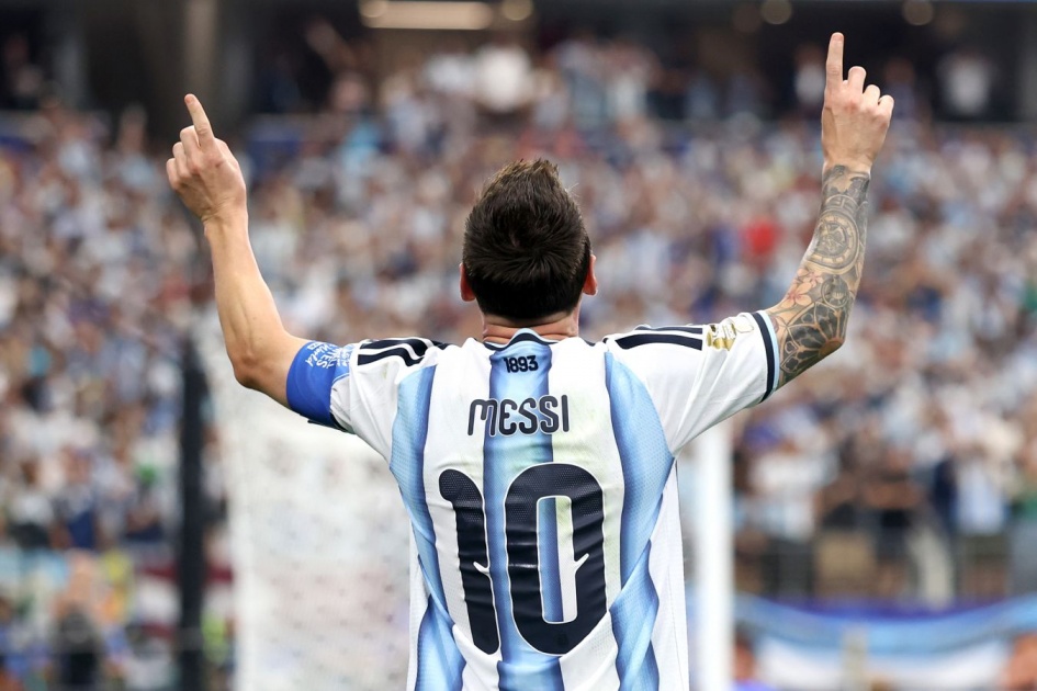Piers Morgan bespot gemiste strafschop van Messi na zege Argentinië