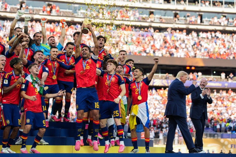 FIFA corta Donald Trump da foto oficial da Seleção Espanhola campeã