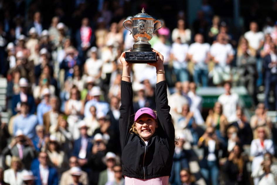 Андреева победила Хвалиньскую и выиграла French Open — 6:3, 6:2