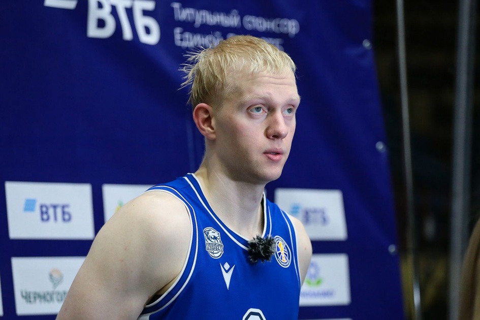 Форвард Касаткин продолжит выступать за «Енисей»