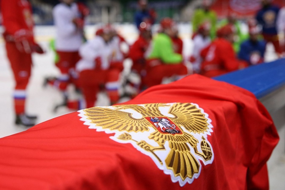 «Недопуск России на чемпионат мира в 2027 году меня не удивил. Мы понимаем, кто сейчас сидит в Международной федерации — финны, шведы, чехи, а прибалты им подпевают. Прибалтика всю жизнь развивалась за счёт российского хоккея — и в советское время, и после. Рига держалась за счёт КХЛ и нашей федерации, перенимала опыт. А теперь эти люди, движимые завистью, пытаются подняться на ступеньку выше. Пока эта шобла не поймёт, что они дебилы, так и будет продолжаться»