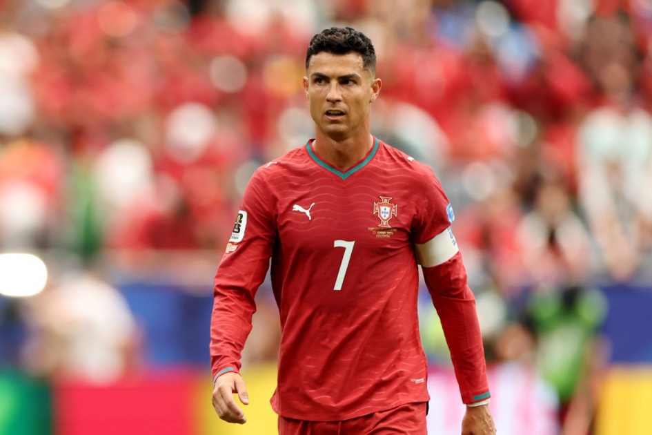 Ipinaliwanag ni Roberto Martínez kung bakit naglalaro nang walang palit si Cristiano Ronaldo — iniiwasang ikumpara kay Messi at Haaland