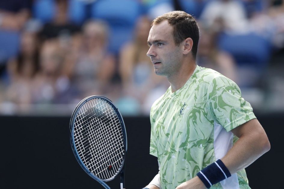 Давидович-Фокина обыграл Беллуччи — старт турнира ATP-250 в Штутгарте