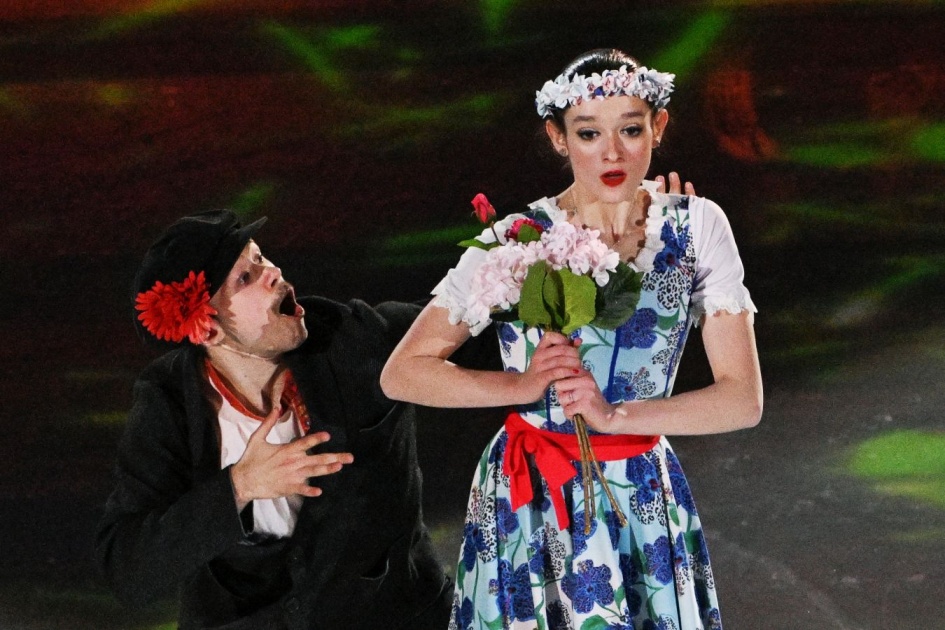 «Всё время просила: «Ну запишите меня», — мама фигуристки Ждановой о начале карьеры