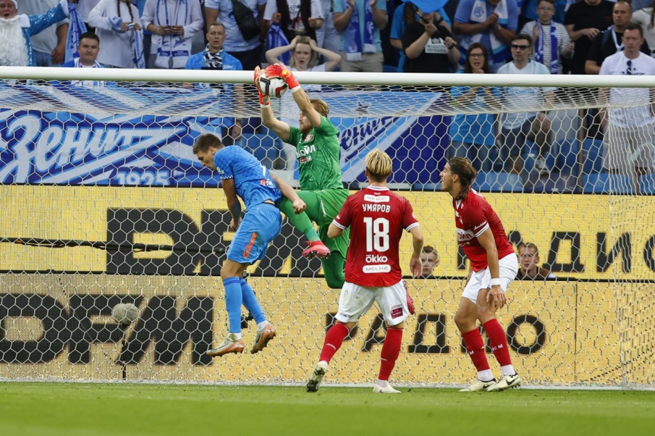 Cầu thủ Alexander Sobolev hô "Vamos!" sau chiến thắng của Zenit trước