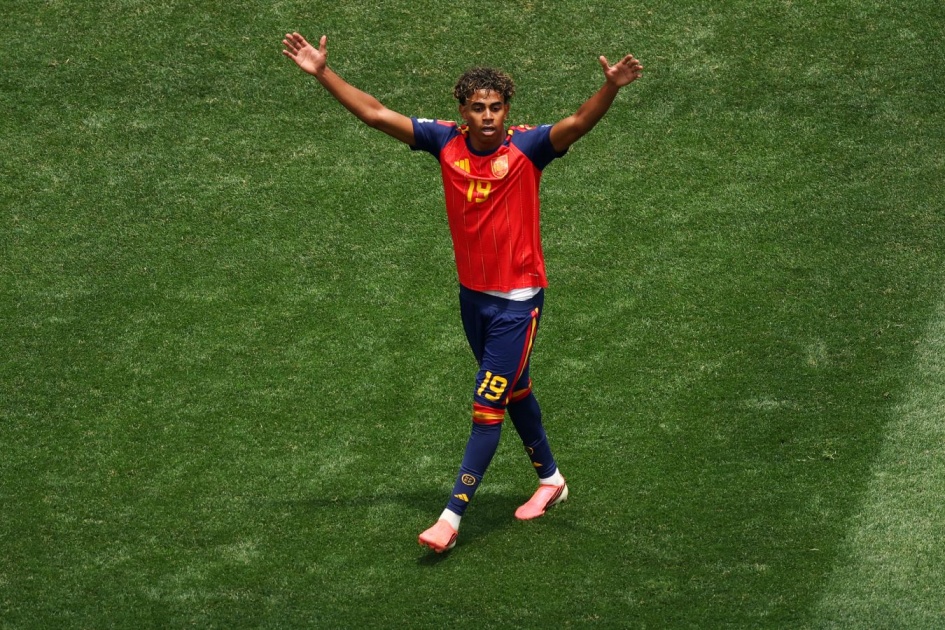 HLV Grigoryan so sánh Lamina Yamal với Lionel Messi tại World Cup