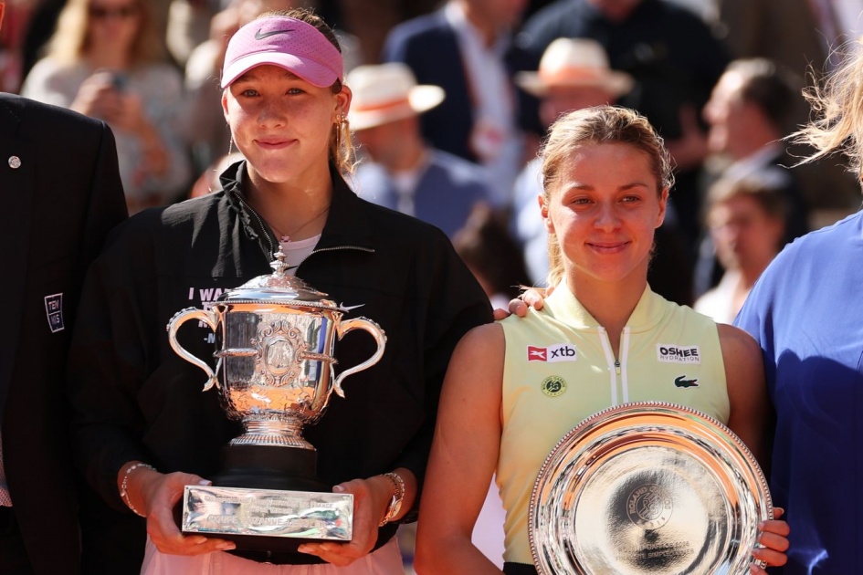 Андреева обыграла Хвалиньскую в финале Roland Garros — 6:3, 6:2