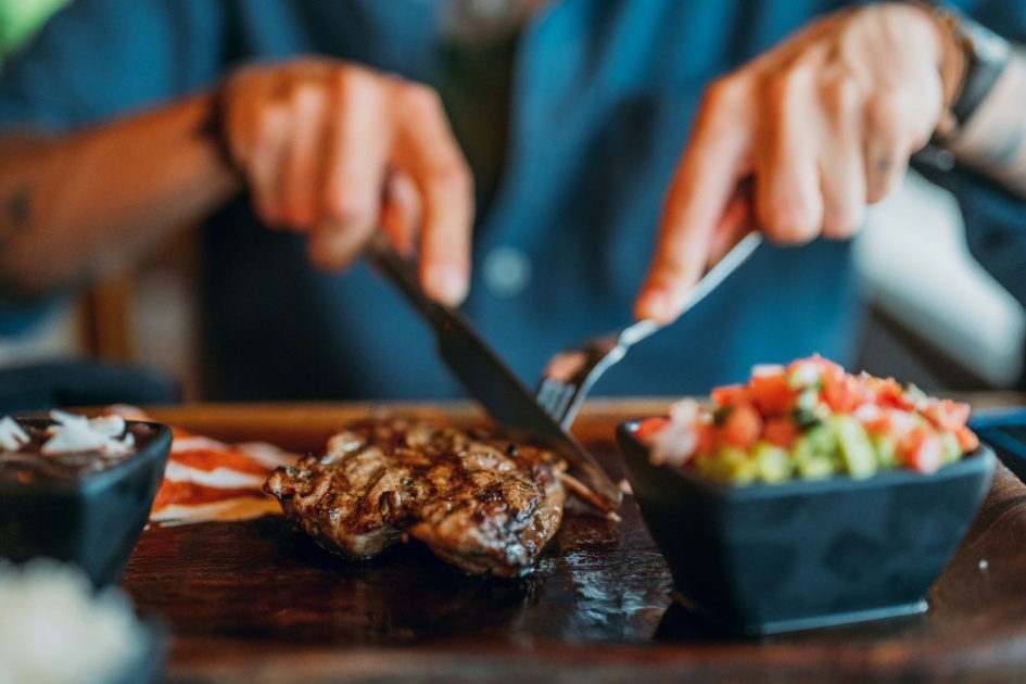 Исследование: мясо помогает женщинам дожить до 100 лет