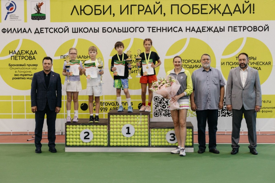В Елабуге открыли два новых теннисных корта