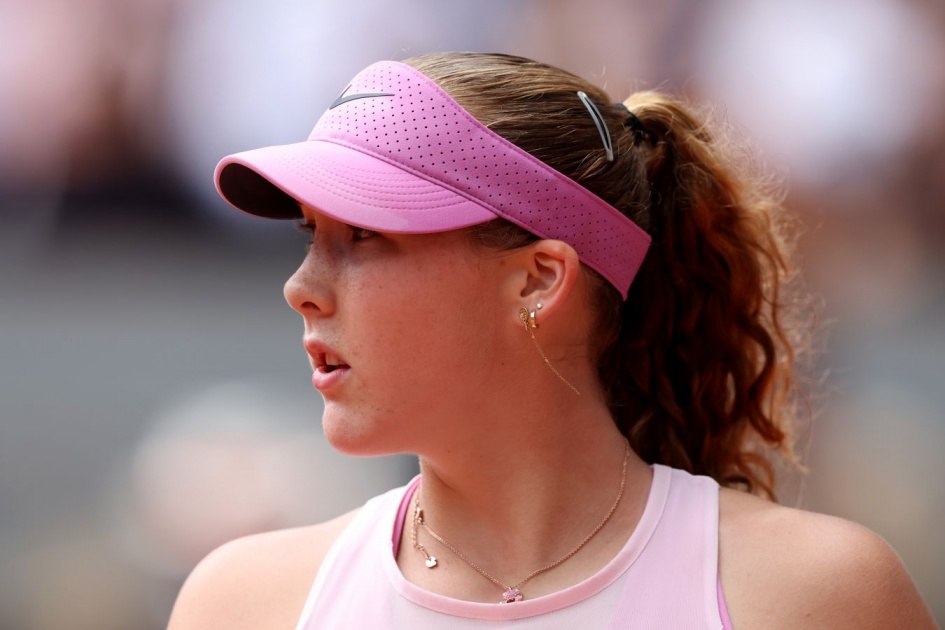 Мирра Андреева сохранила лидерство в чемпионской гонке WTA