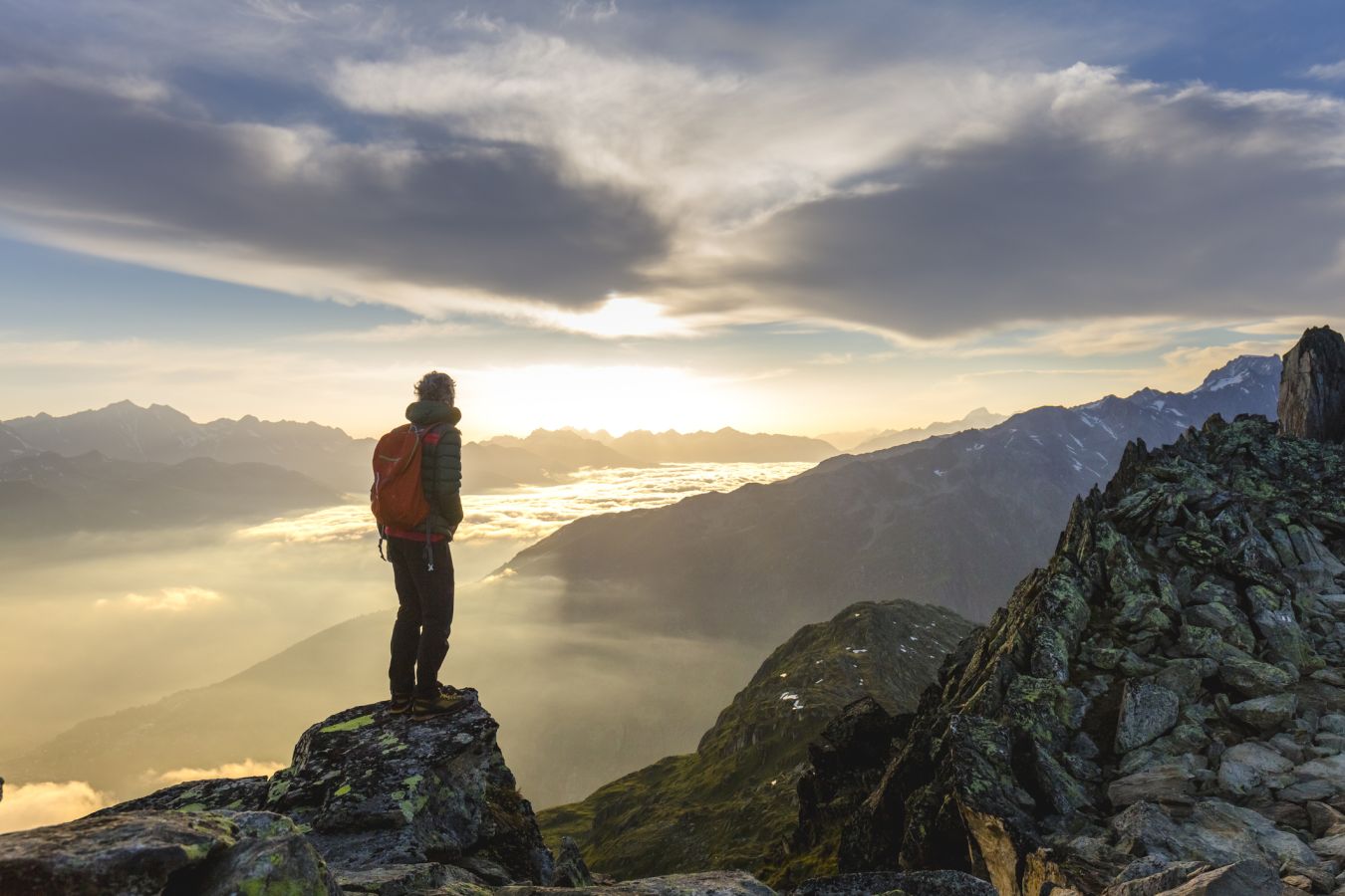 Место под силу. Man on the Mountain. Alone in Mountain. Мандрівник. Man on the Peak of the Mountain.