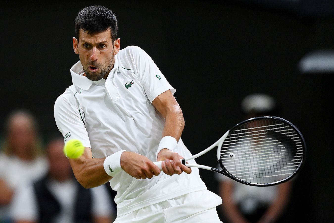 Джокович прямая трансляция. Джокович Синнер. Novak Djokovic tim van Rijthoven Wimbledon. Novak Djokovic Jannik Sinner Wimbledon. Джокович Синнер Уимблдон 2022.