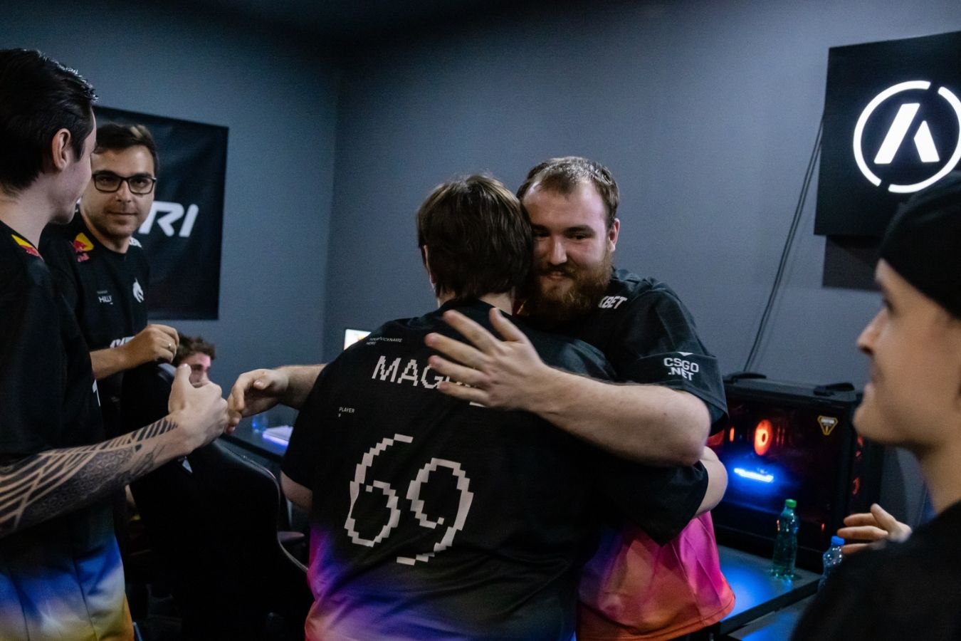 Российская Team Spirit первой в истории CS 2 выиграла матч со счётом 13 ...