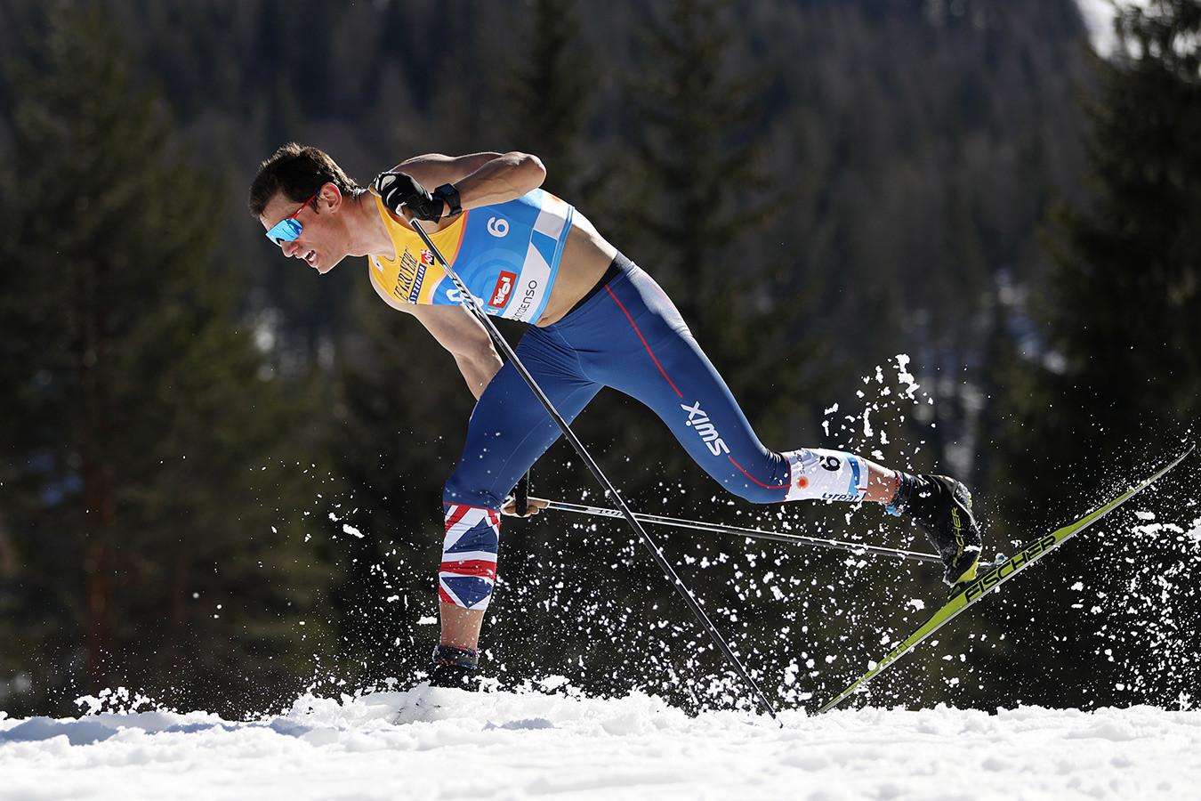 Км спортивная. Британский лыжник. Лыжники Великобритании. Британская лыжница Скотт. Лыжница со сломанными ребрами.